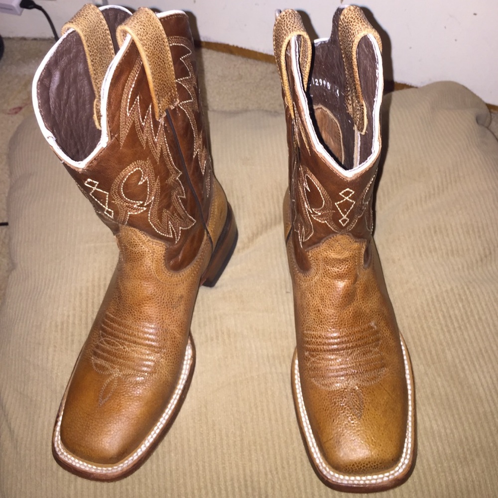 Cowgirl boots 👢 brown/tan EXCELLENT condition